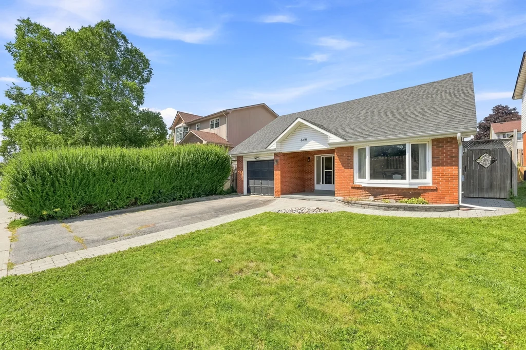 640HillcroftStOshawa-ReidMediaAgency-003