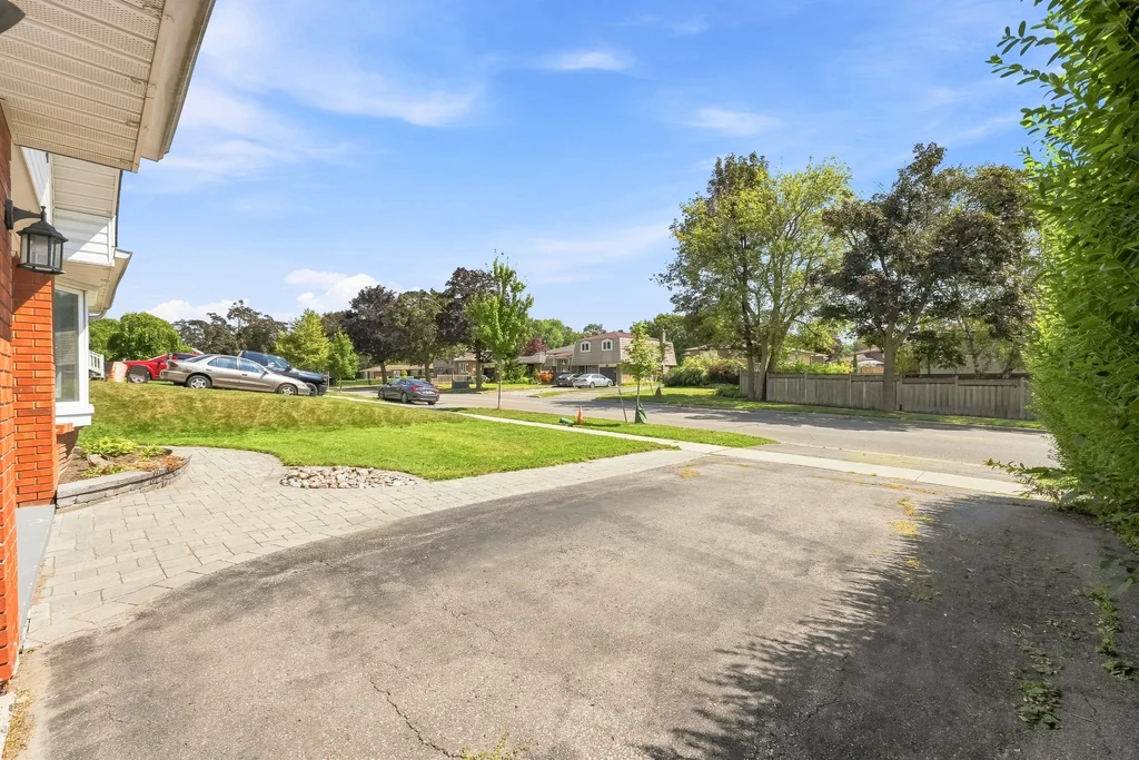 640HillcroftStOshawa-ReidMediaAgency-004
