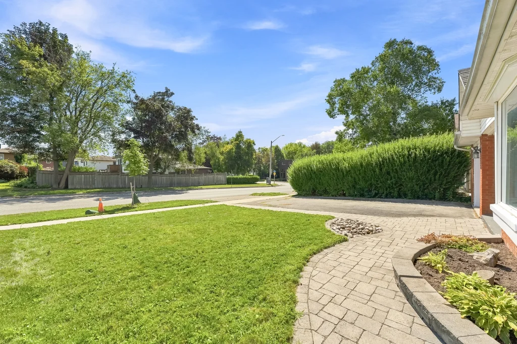 640HillcroftStOshawa-ReidMediaAgency-005