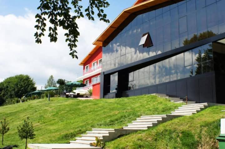 Семеен хотел Forest Retreet Mountain Resort - снимка