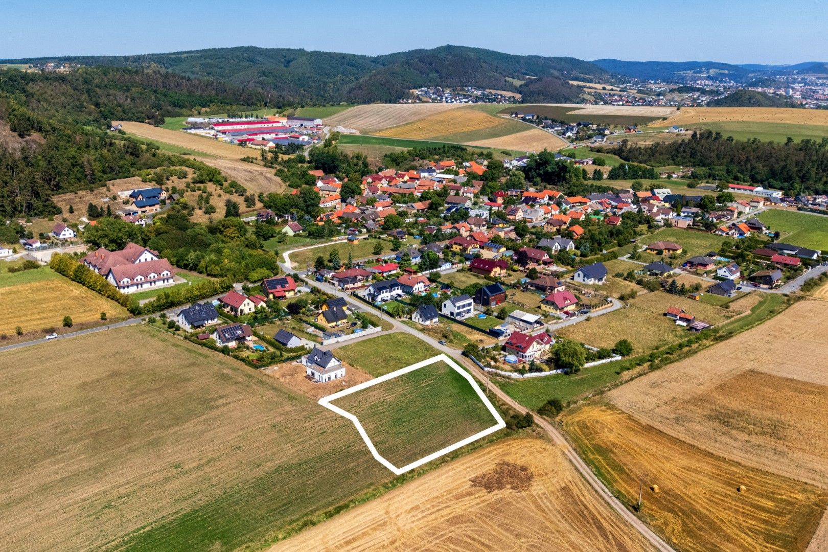 pozemek 2 551 m²