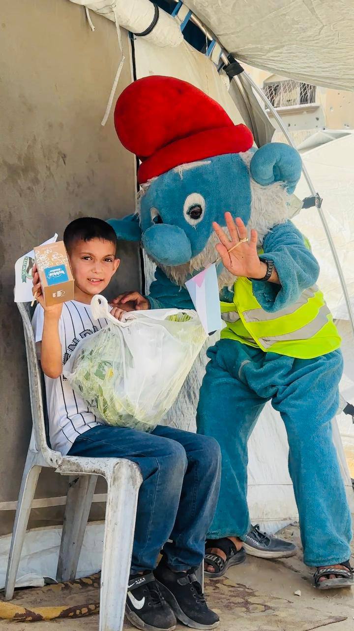 Ребенок играет