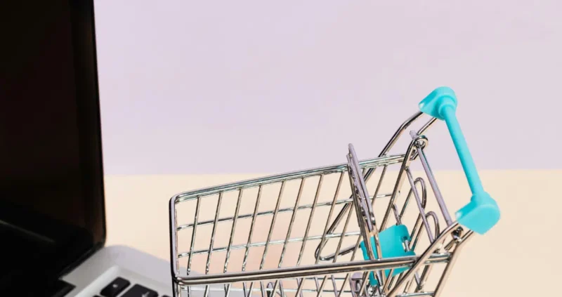 imagen de un carrito de compras simbolizando las ganancias por ventas en el marketing de afiliación