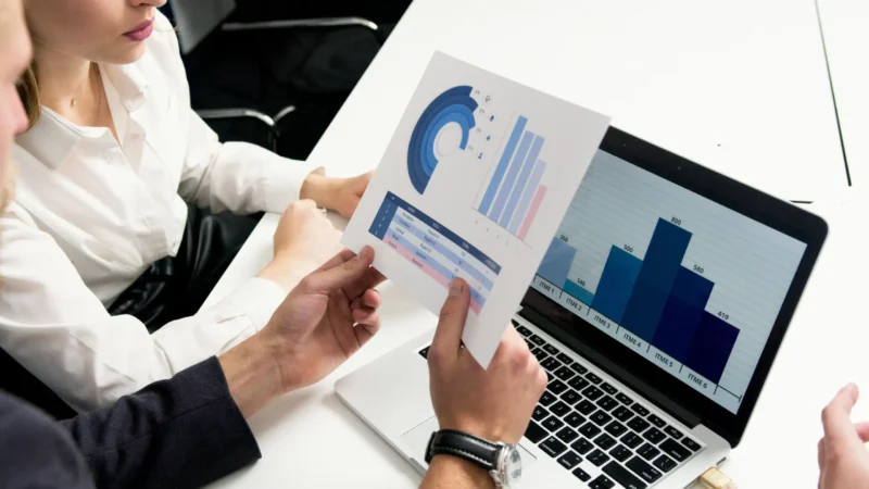 Imágen de un gráfico que ilustra lo que es el Marketing de Afiliación: gana dinero con CPC, CPA o CPS