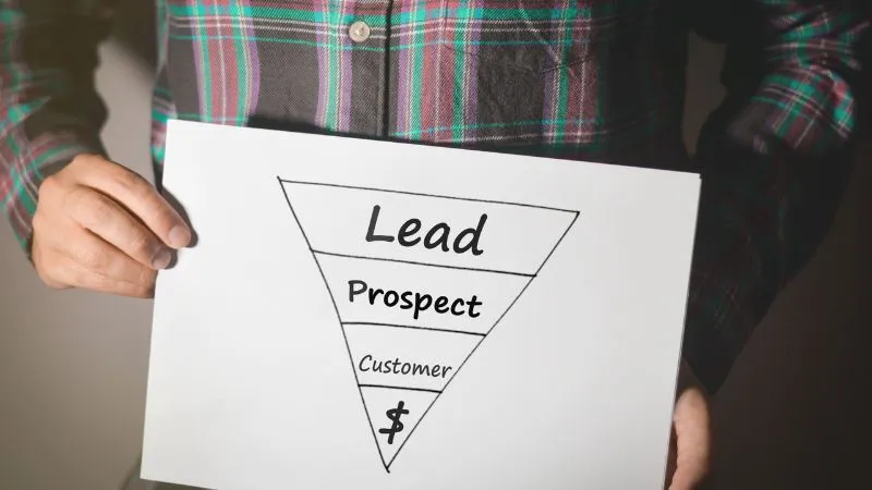 Imagen ilustrativa de trabajar online desde casa con un funnel