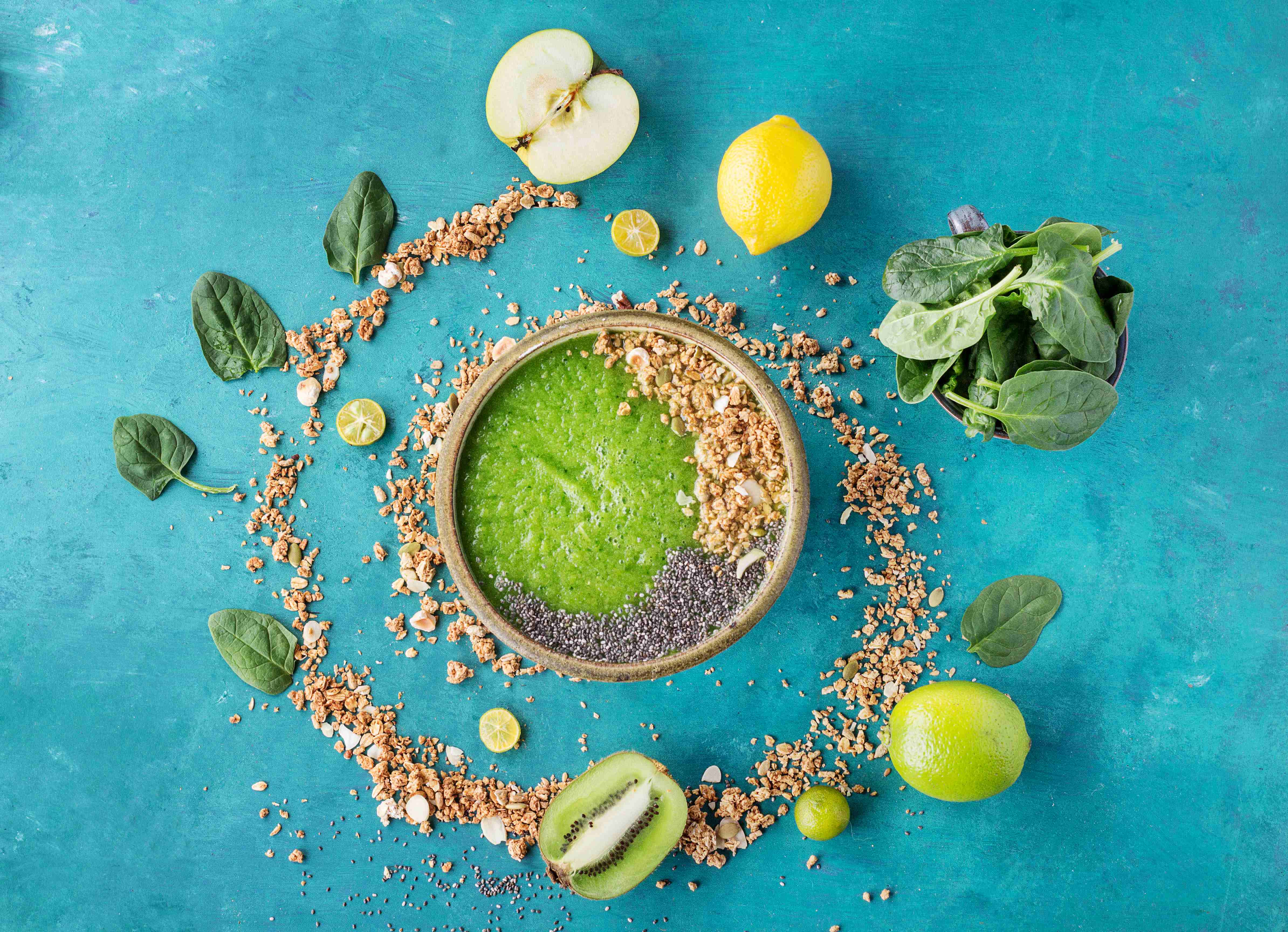 Nutrient-rich green smoothie bowl with spinach, kiwi, chia seeds, and granola for knee surgery preparation diet
