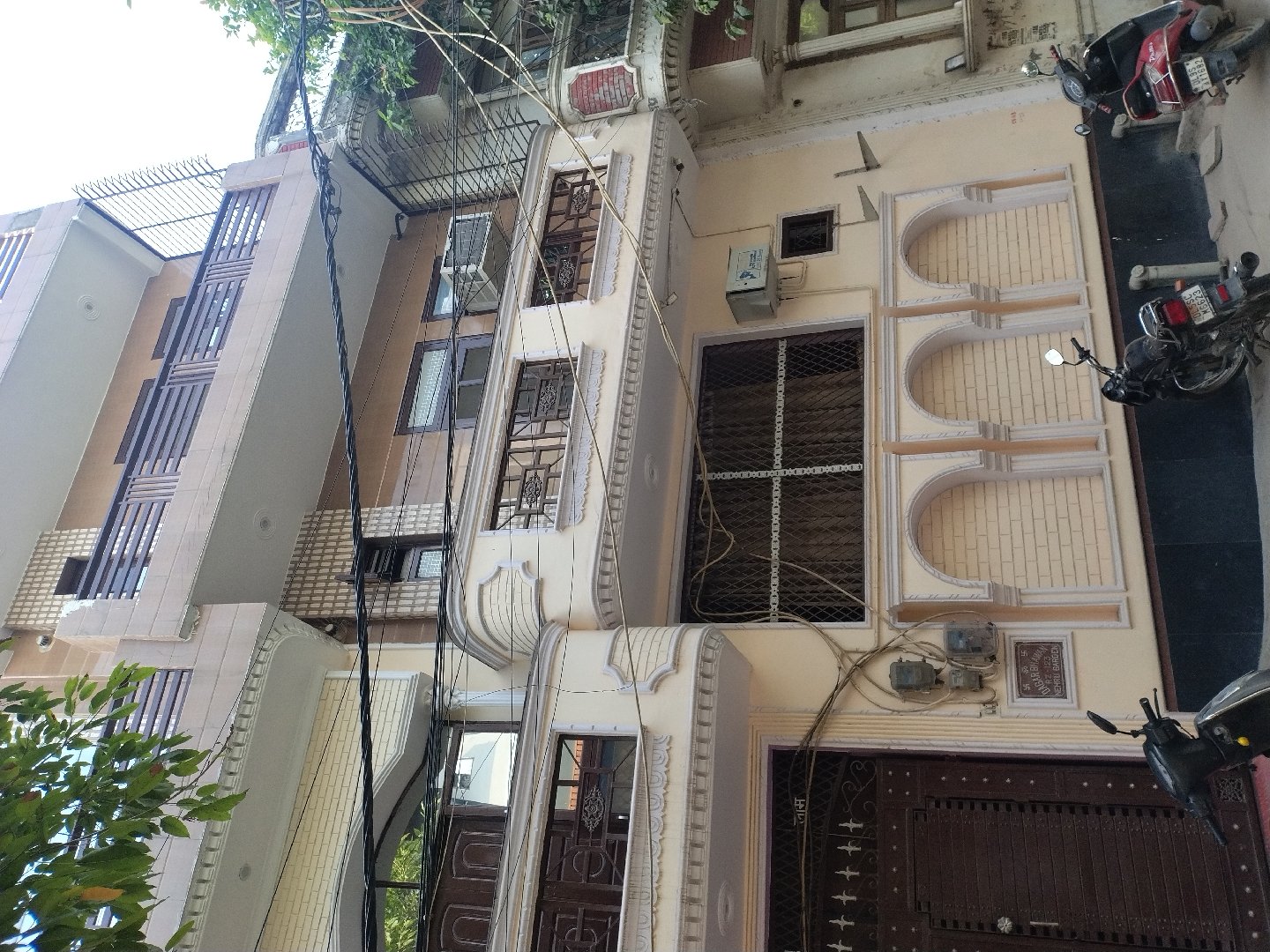 2BHK Semi-furnished Flat for rent in Location set — photo 1