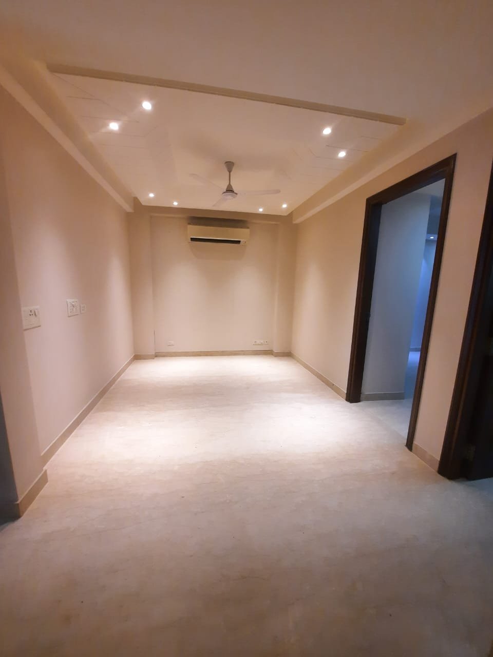 Spacious 3BHK Semi-Furnished Room for Rent in Prime Location