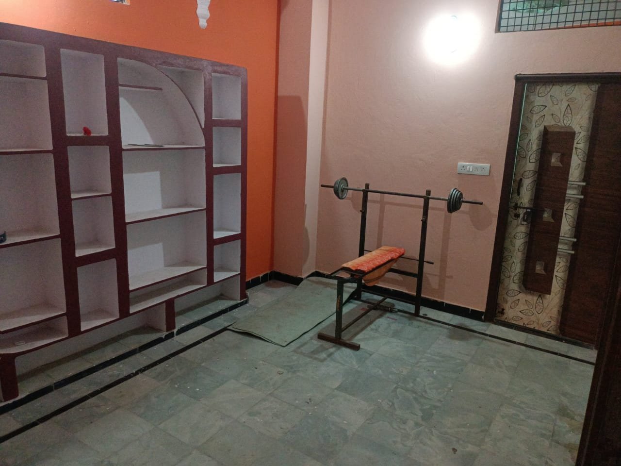 1BHK Unfurnished Flat for rent in Location set — photo 1