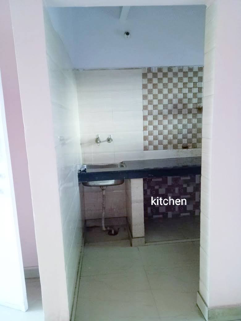 Spacious 2BHK Semi-Furnished Flat for Rent — photo 1
