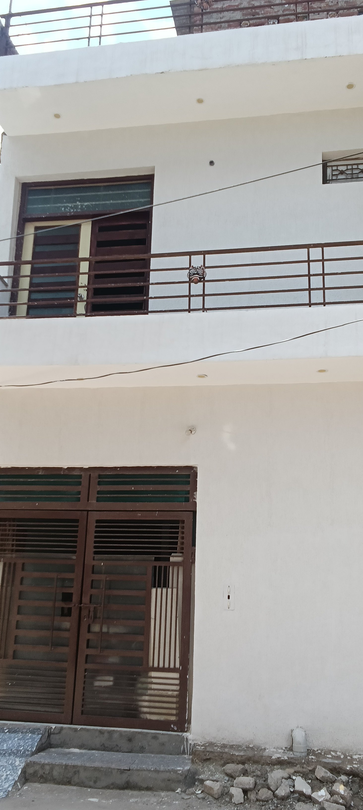 2BHK Semi-furnished Room for rent in Location set