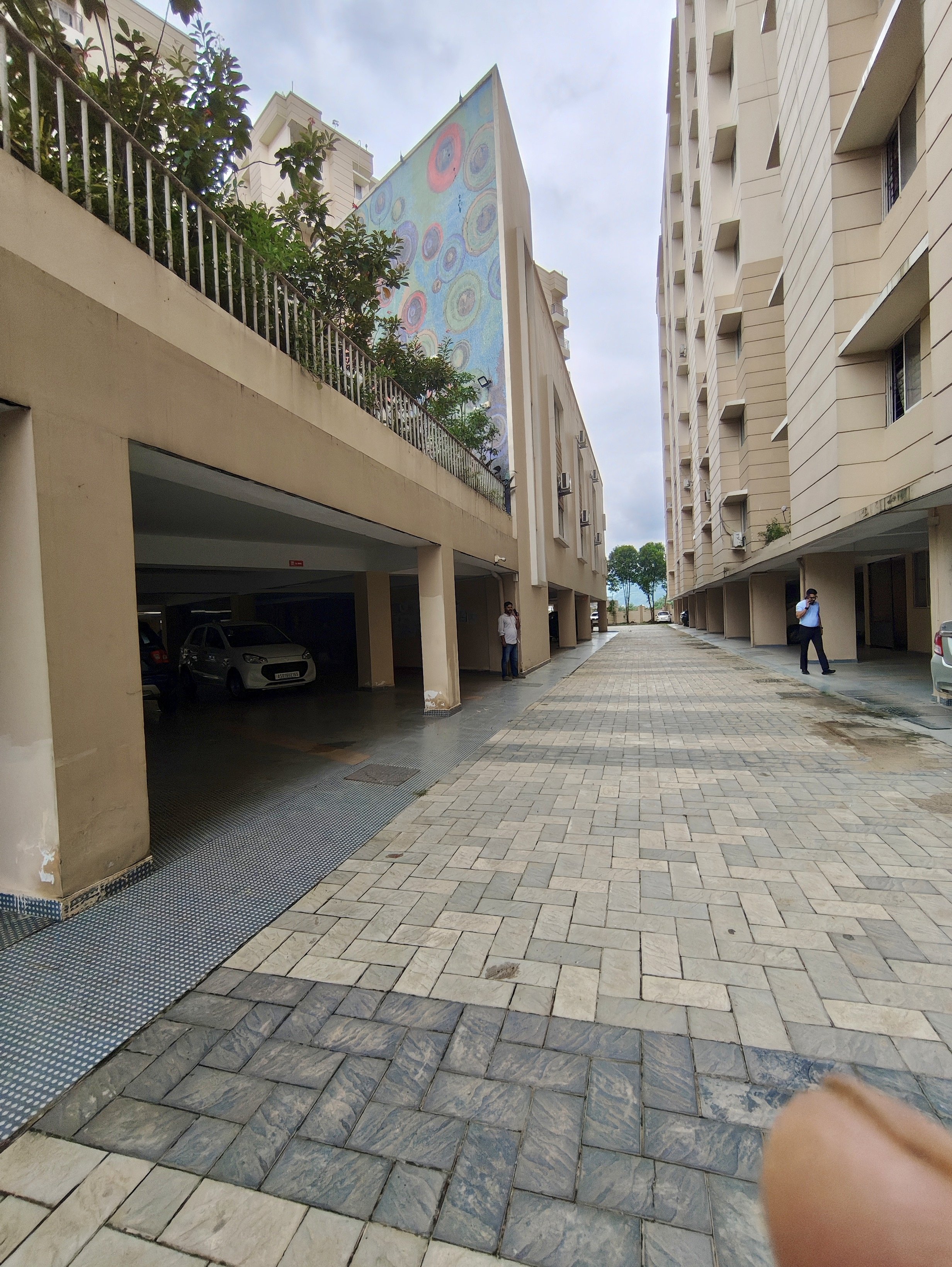 Spacious Unfurnished 2BHK Apartment for Rent at Royal Aawas, Garchok