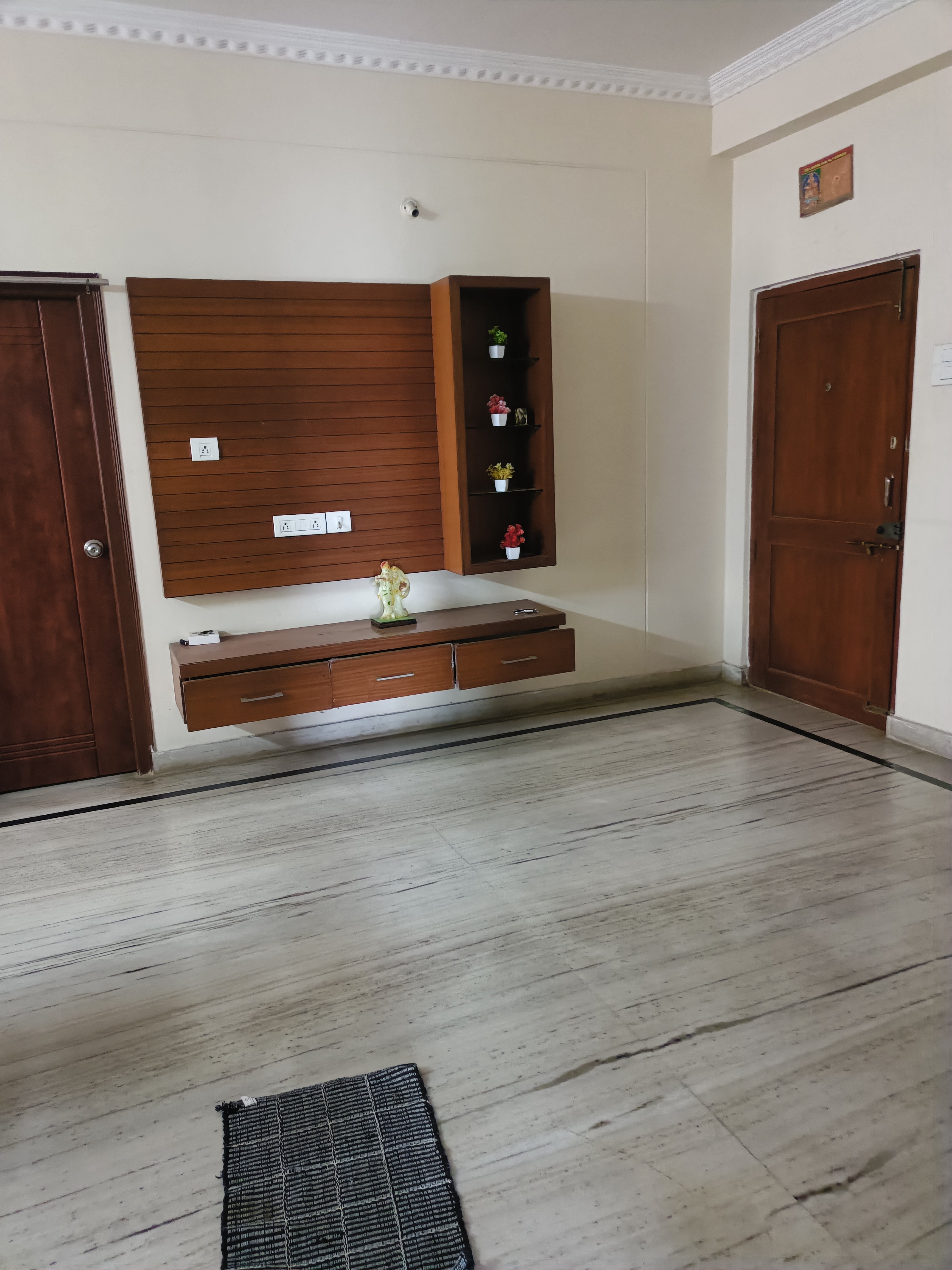2BHK Semi-furnished Flat for rent in Location set — photo 1