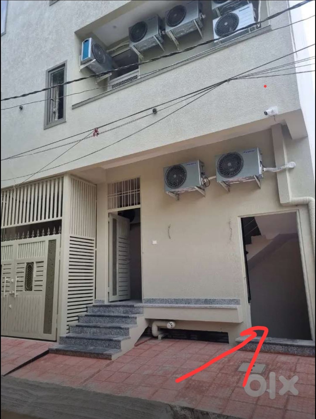 Office for rent in Location set. it is near to Dwarkapuri circle & Bus stop of bus number 3