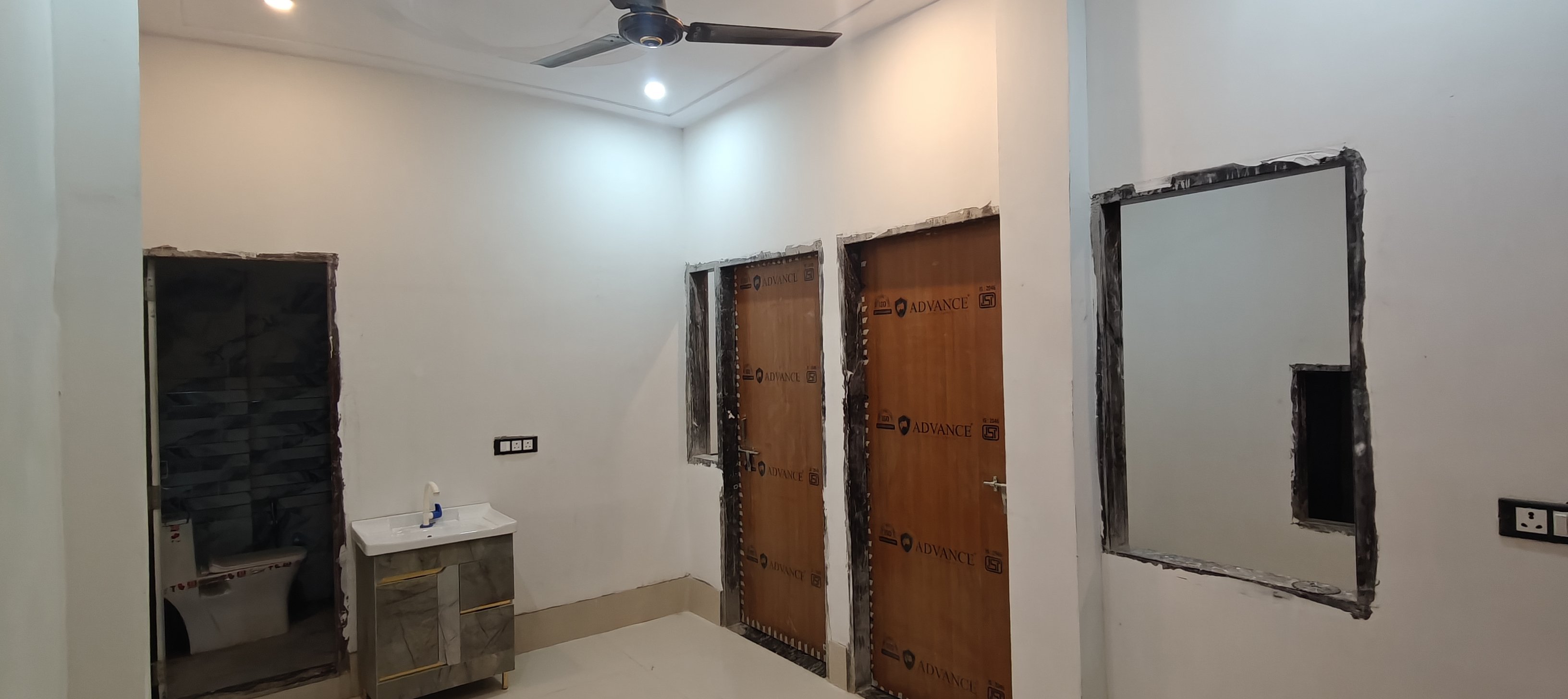 2BHK Semi-furnished Flat for rent in Location set — photo 1