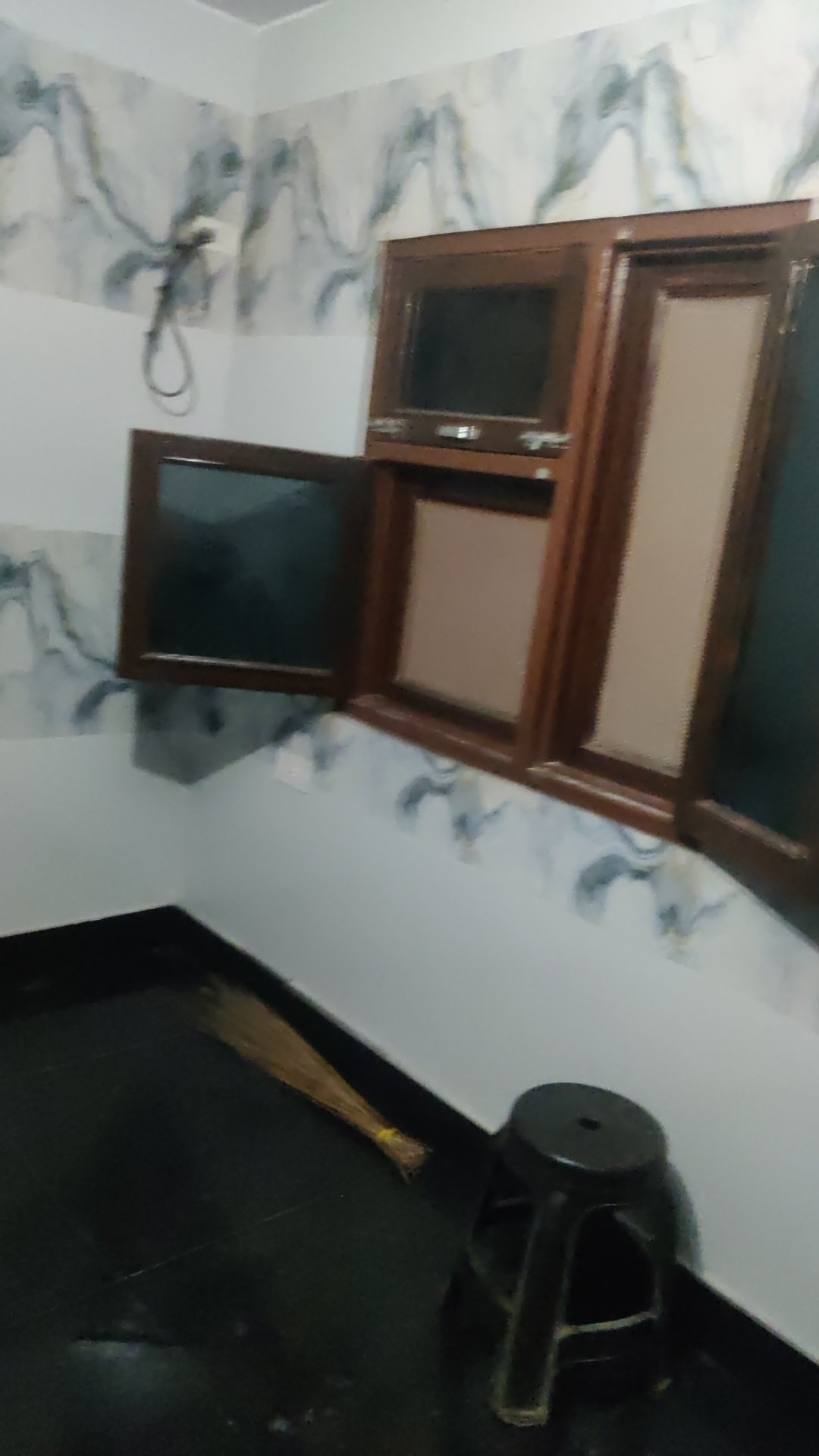 3BHK Semi-furnished Flat for rent in Location set — photo 1