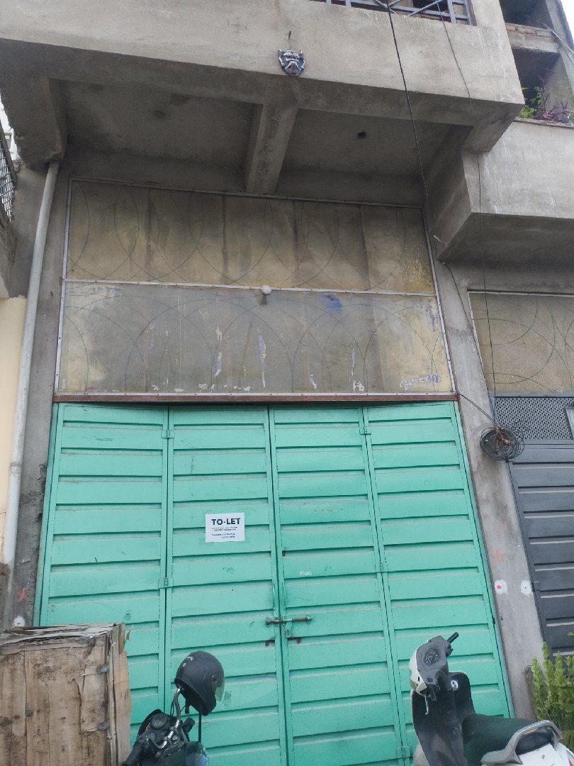 2BHK Semi-furnished House for rent in Location set