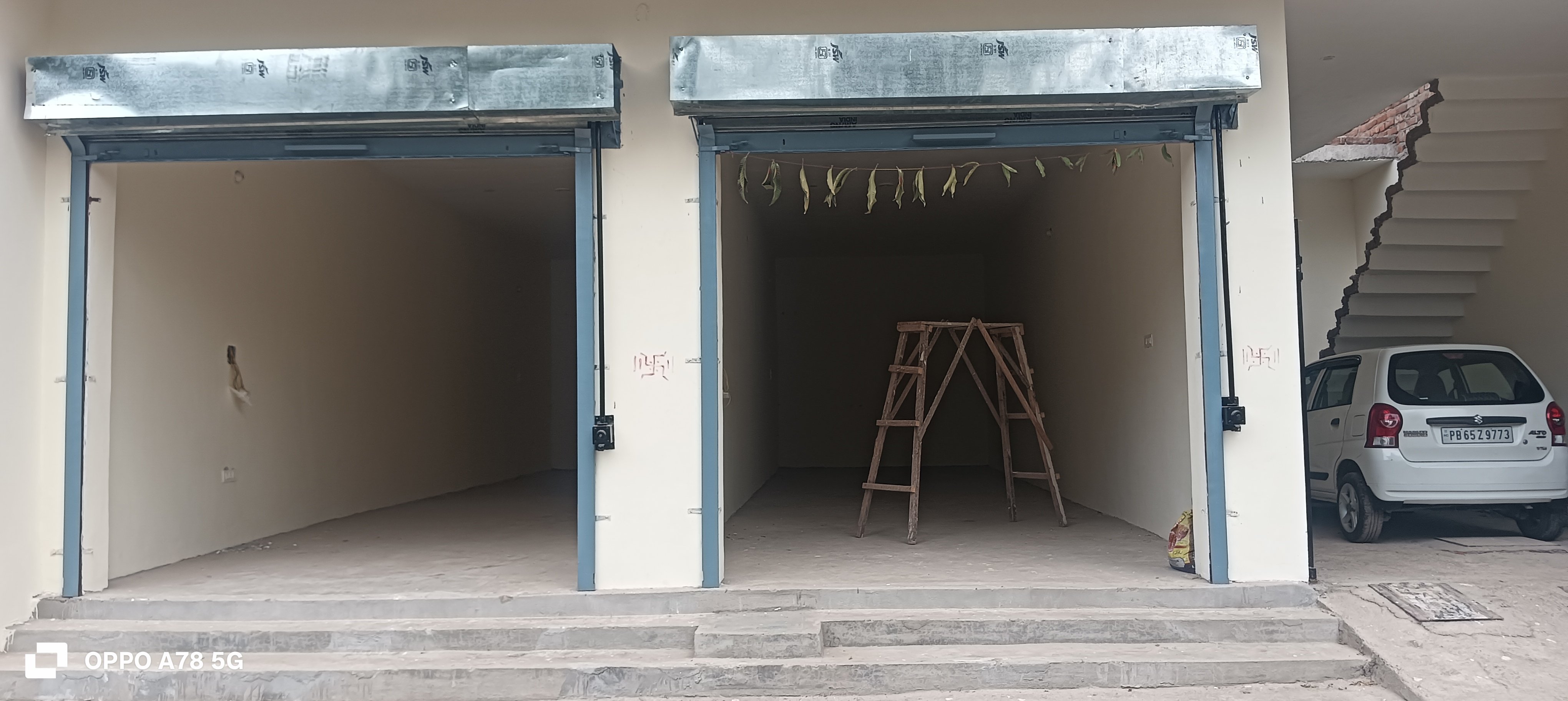 Shops for rent in Location set