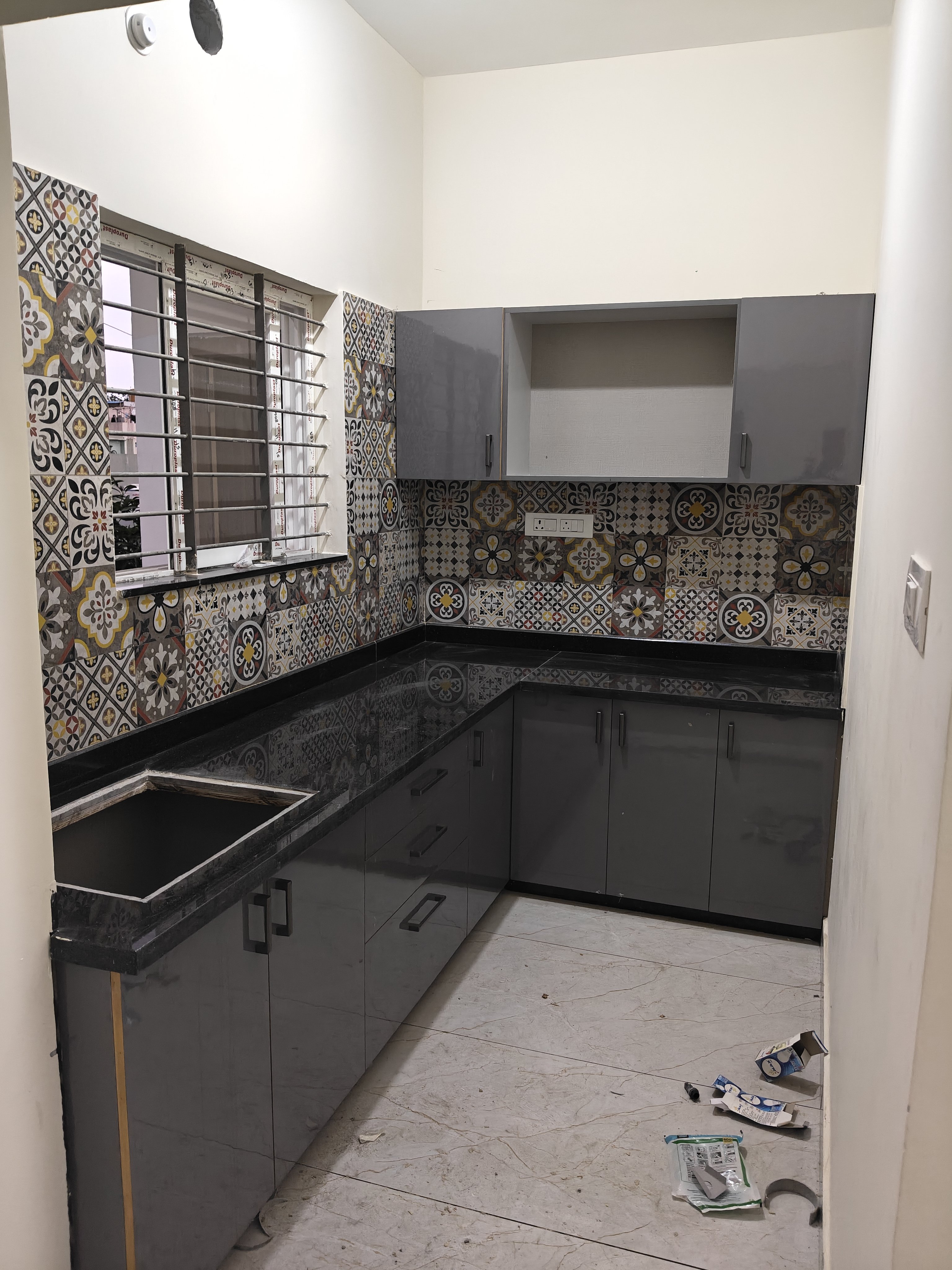 Charming 1BHK Semi-Furnished Flat for Rent — photo 1
