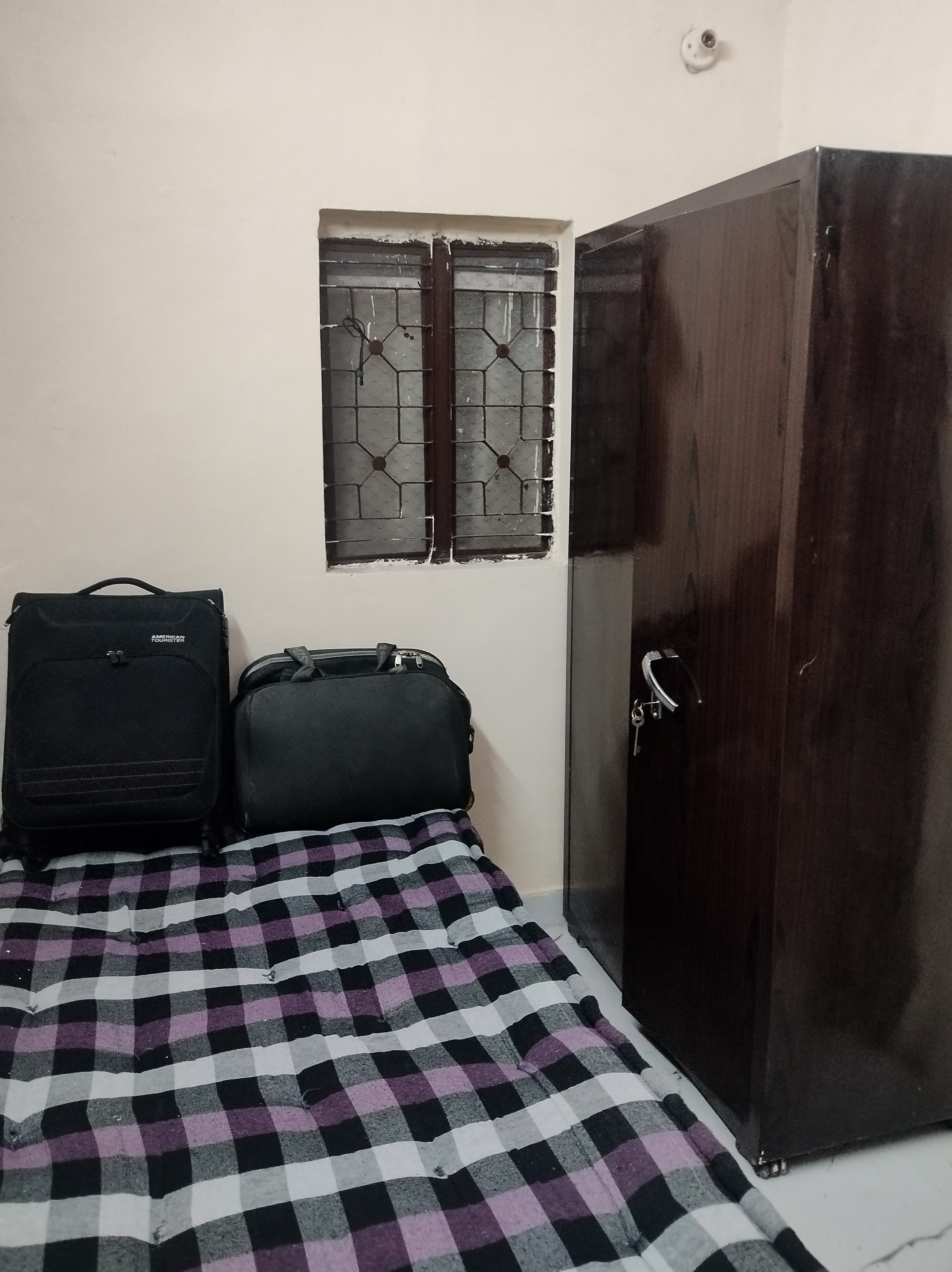 Cozy 1RK Room with AC and Refrigerator in South Patel Nagar — photo 1