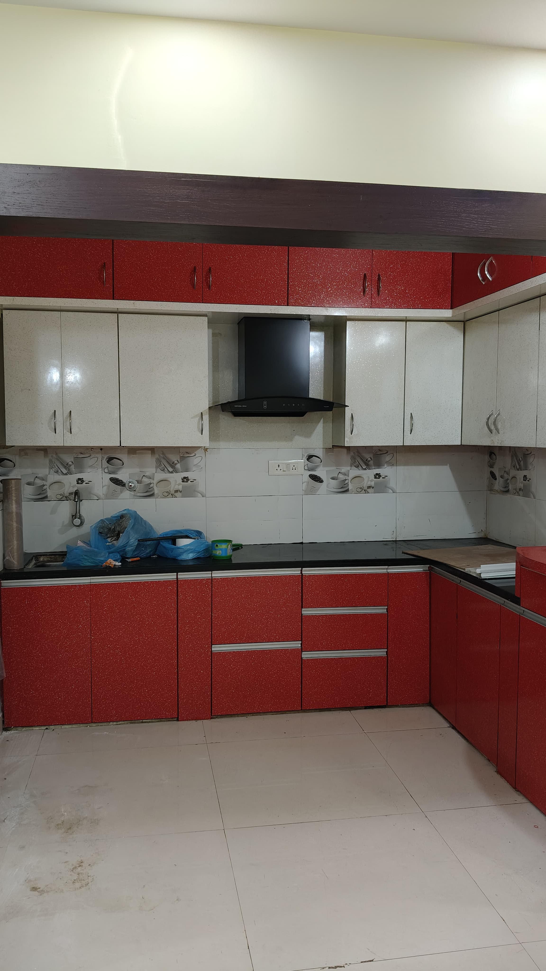 3BHK Semi-furnished Flat for rent in Location set — photo 1