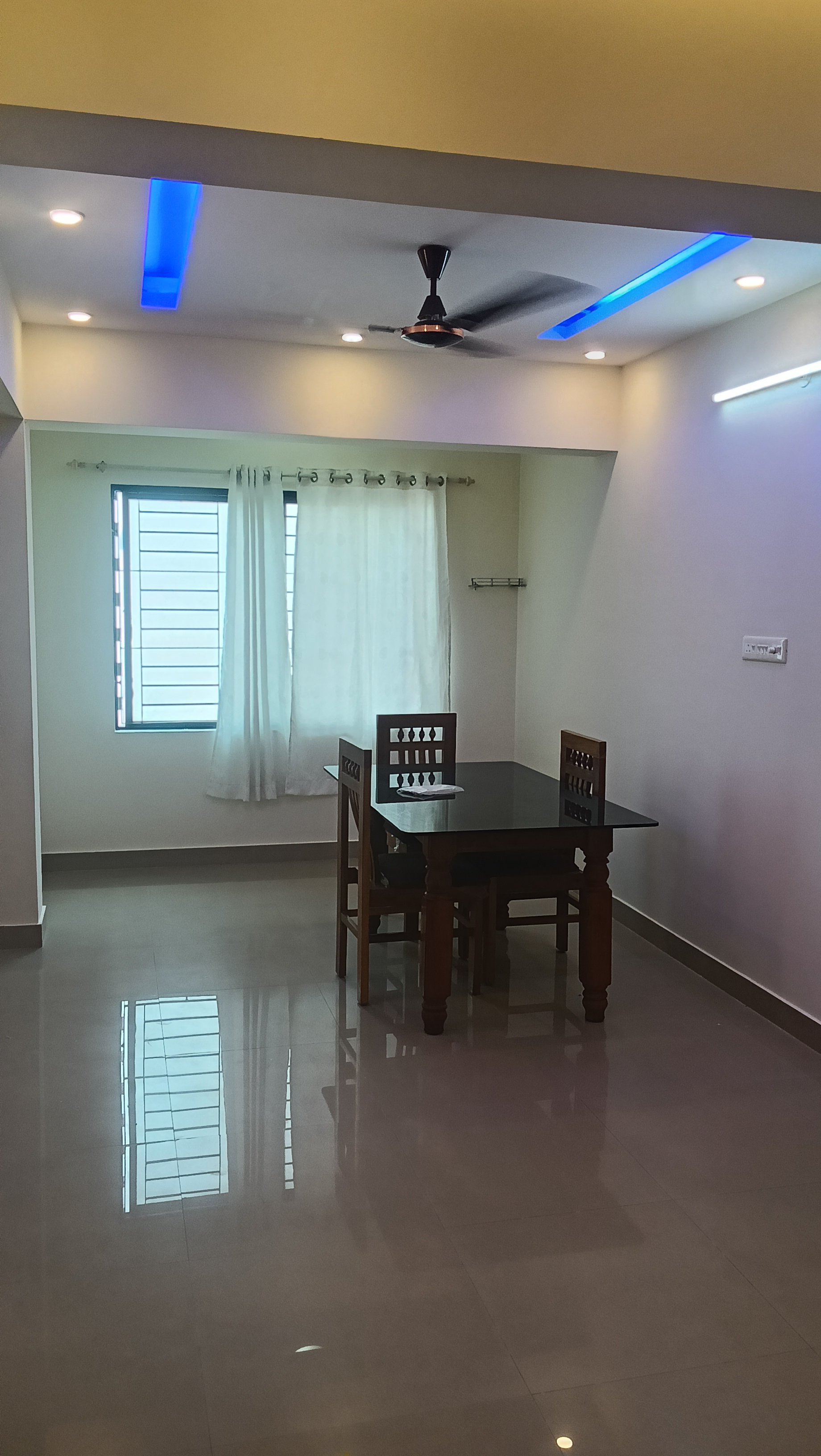 1BHK Semi-furnished Flat for rent in Location set — photo 1