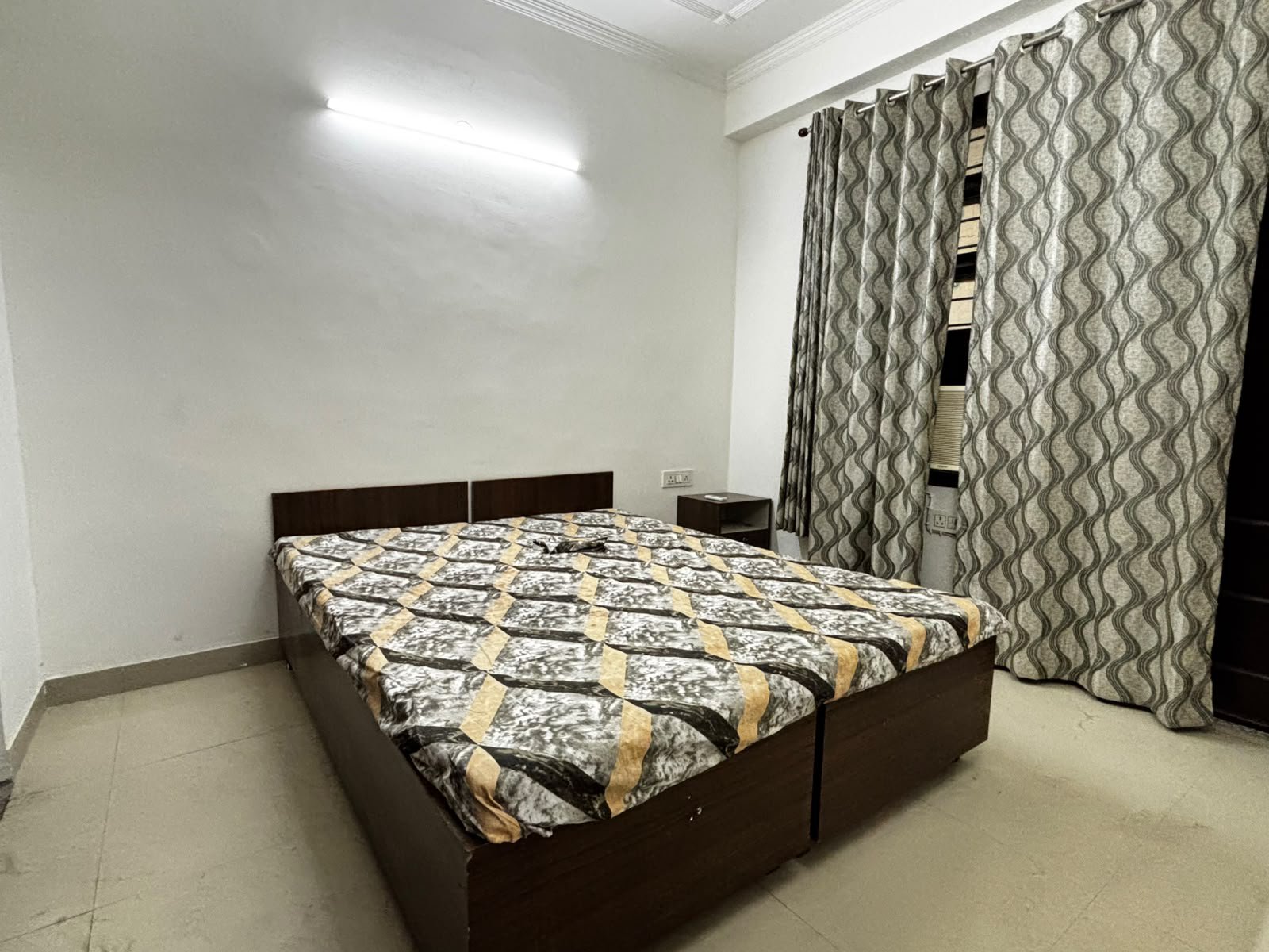 Spacious 2BHK Apartment Near Rapid Metro Station 43