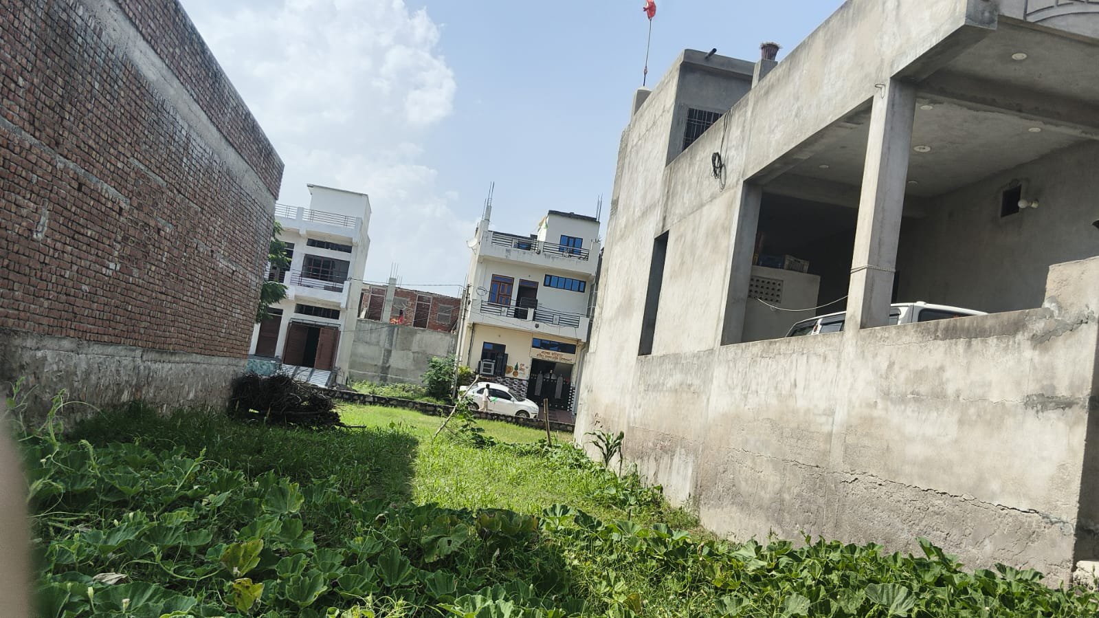 Plot for sale in Location set — photo 1