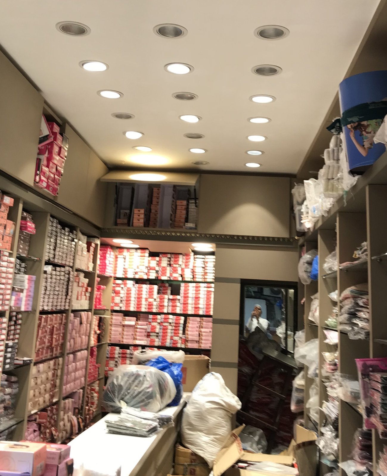 225 sq/ft retail outlet/shop on rent in prime area of sector 17 -vashi — photo 1