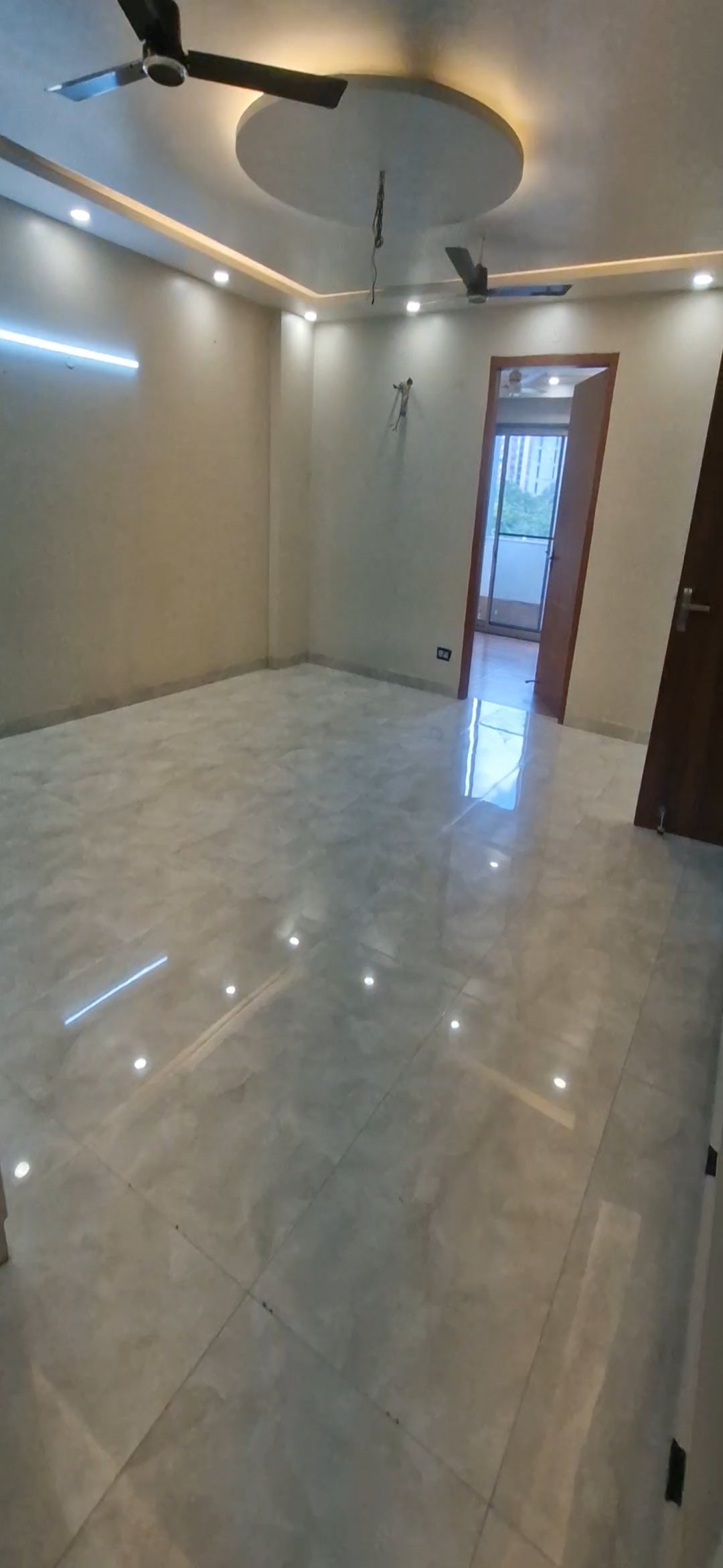 2BHK Semi Furnish Luxarg Floor