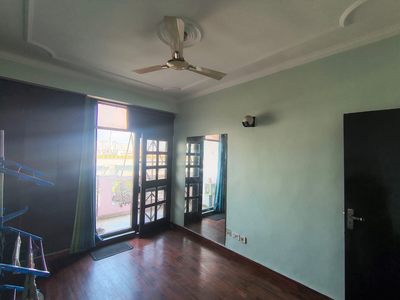4BHK Semi-furnished Flat for rent in Location set