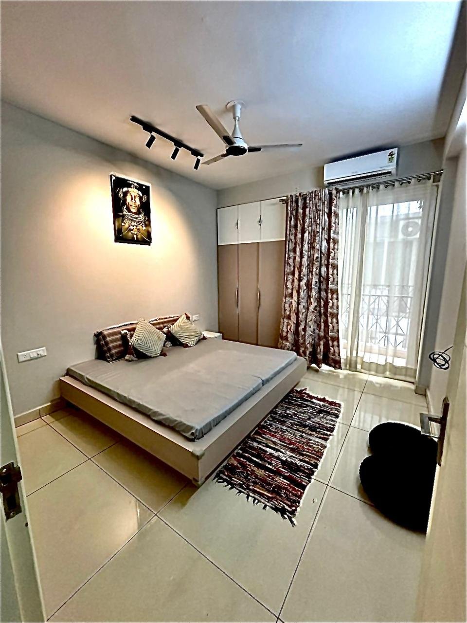 2 bhk floor available for rent
