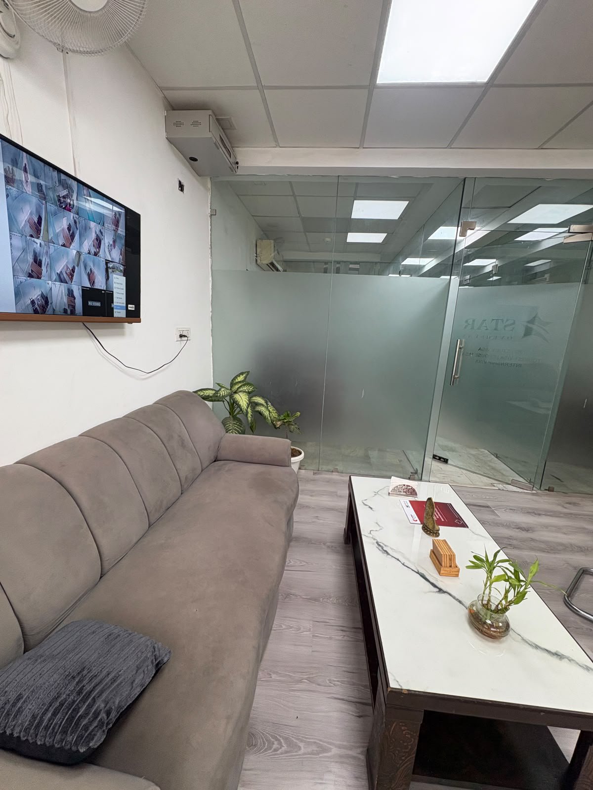 Fully Furnished Showroom in Sector 20 Computer Market — photo 1