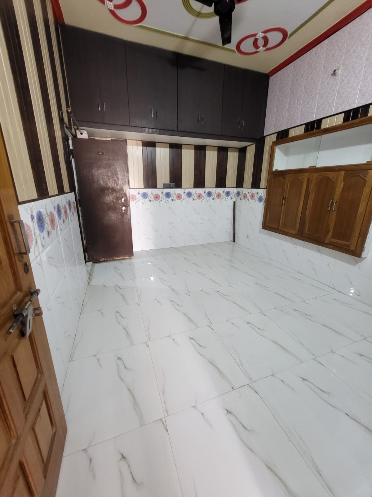 2BHK Semi-furnished House for rent in Location set — photo 1