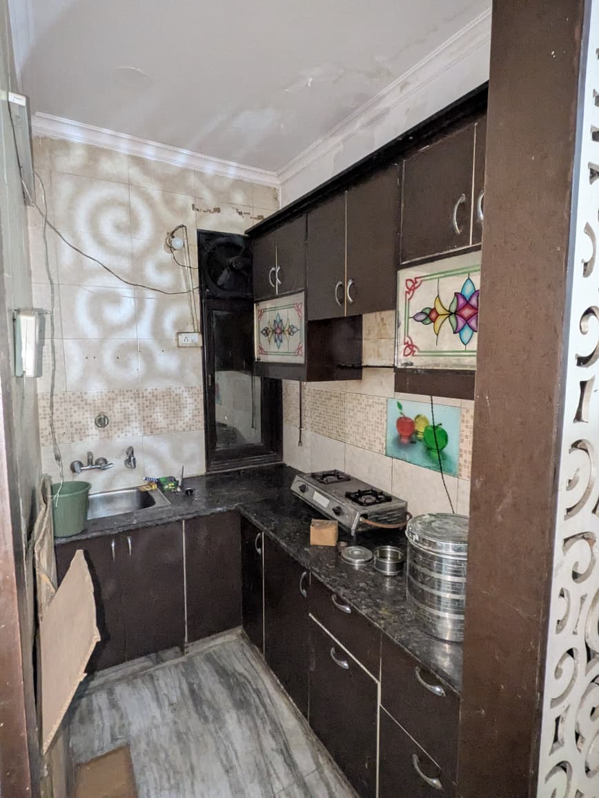 Fully Furnished 2 BHK near Azadpur Metro Station
