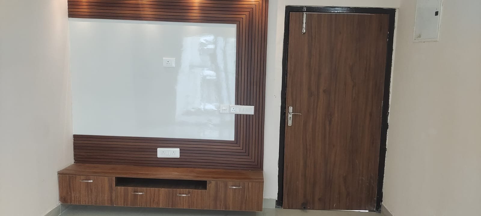 2BHK Semi-furnished Flat for rent in Location set