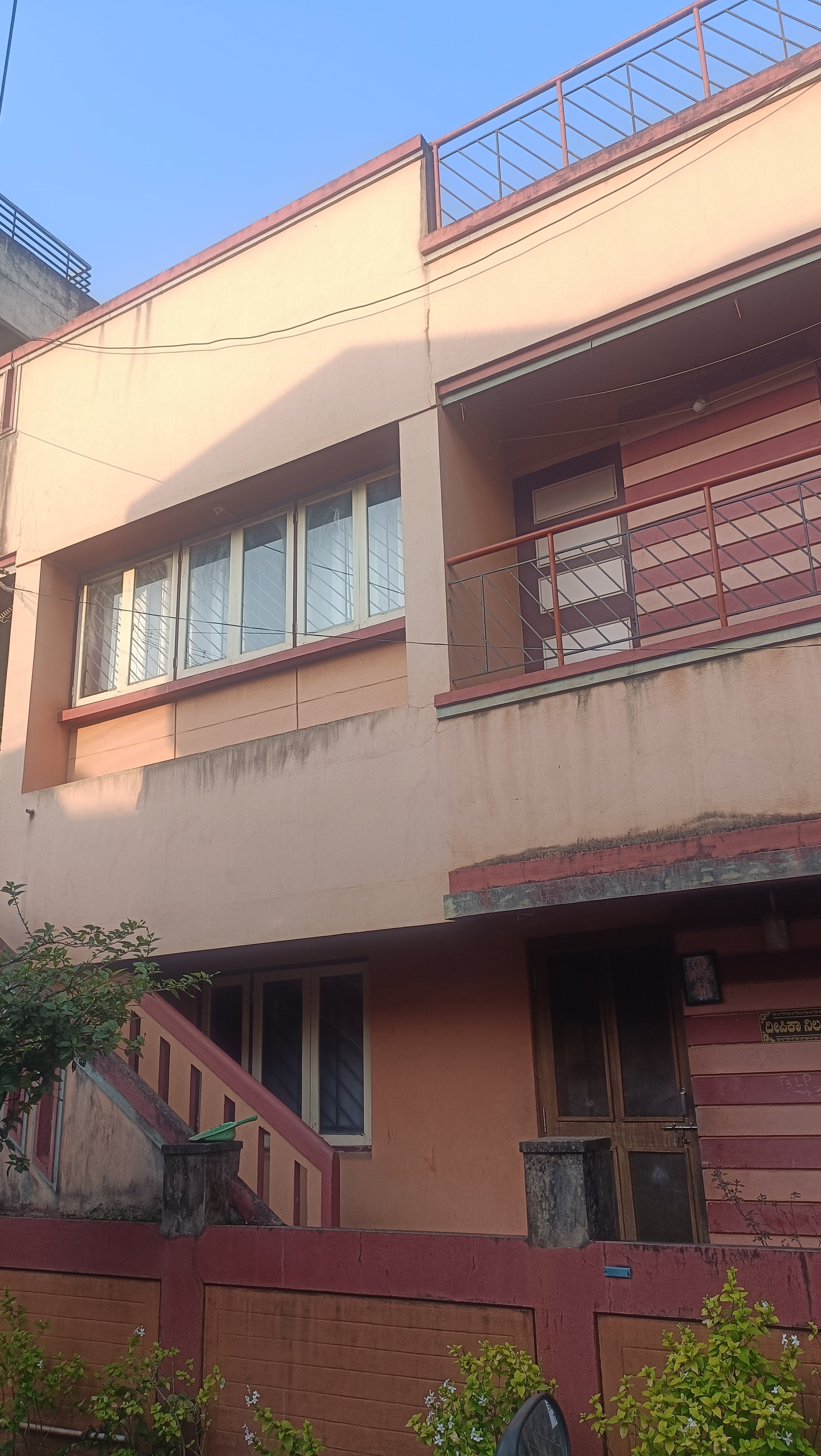 2BHK Semi-furnished House for rent in Location set — photo 1