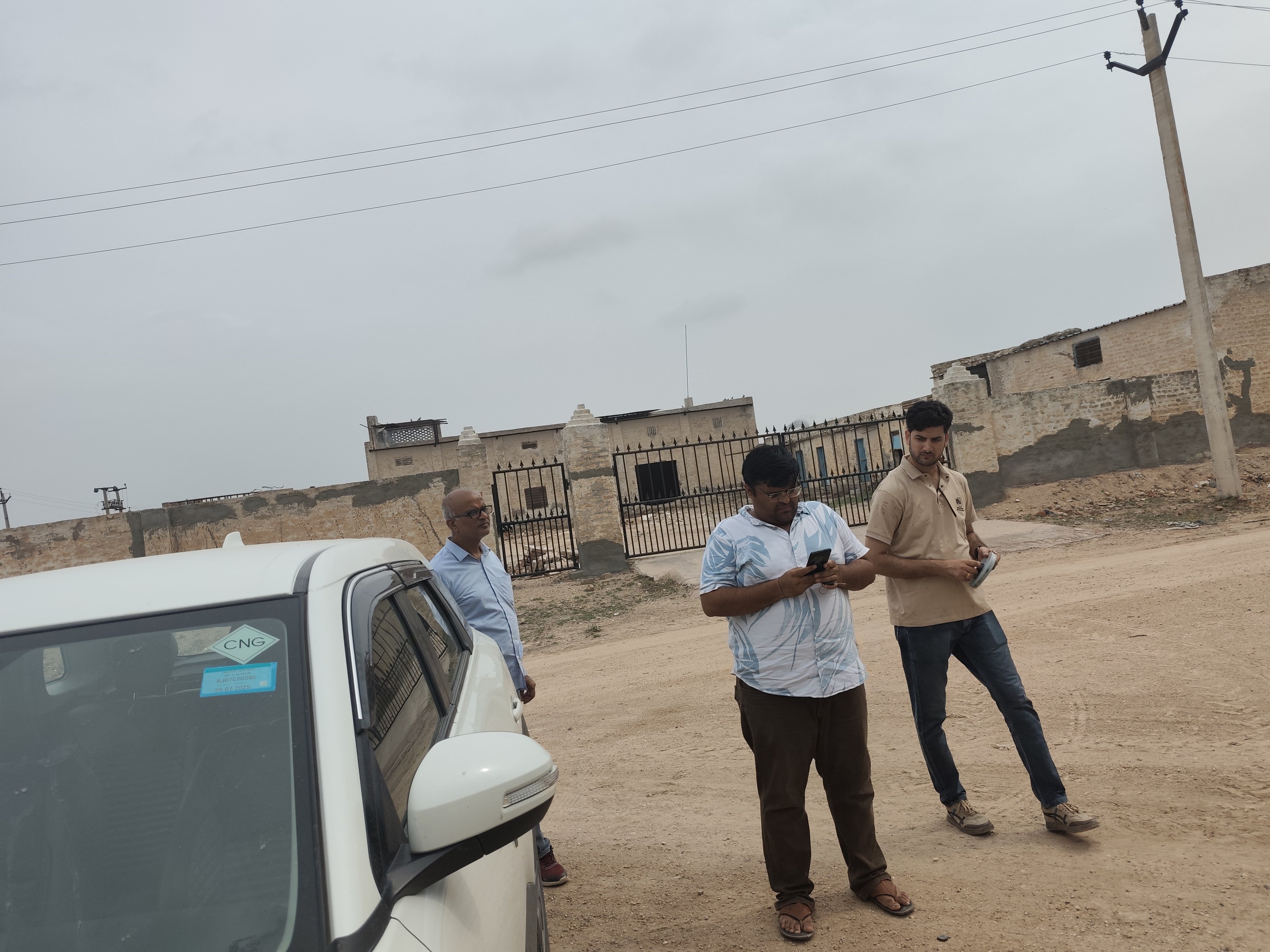 Spacious Warehouse Near Bikaner-Jaisalmer National Highway — photo 1