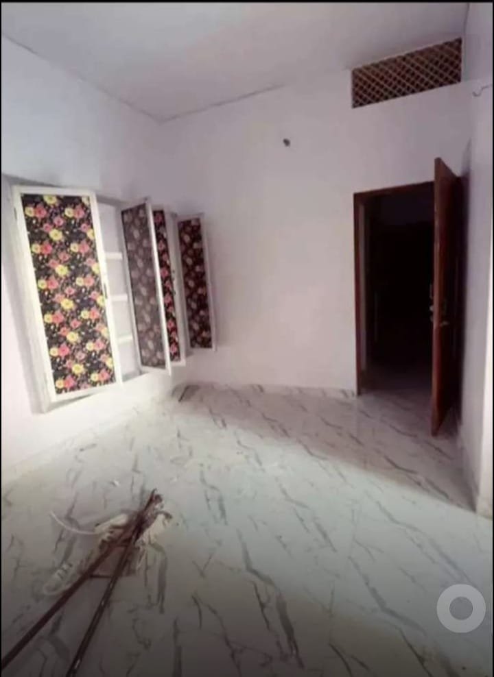2BHK Semi-furnished Room for rent in Location set — photo 1