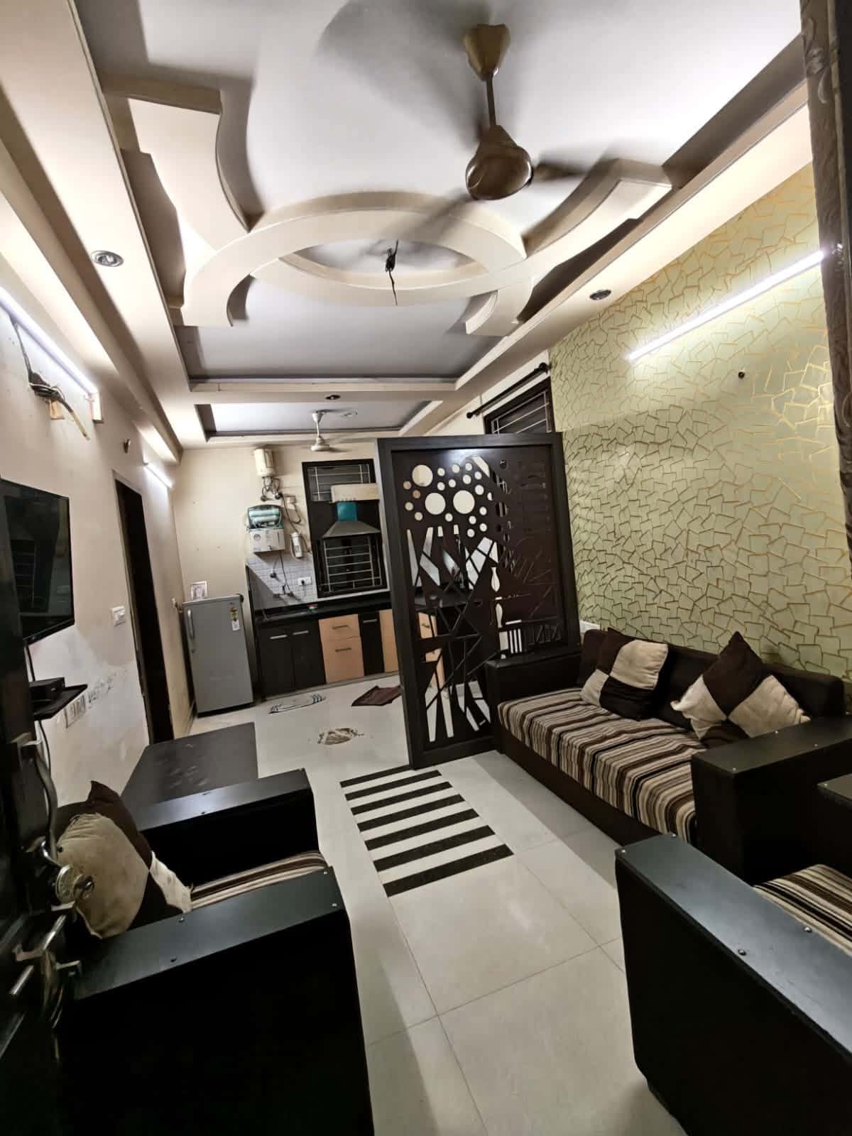 2BHK Semi-furnished Flat for rent in Location set — photo 1