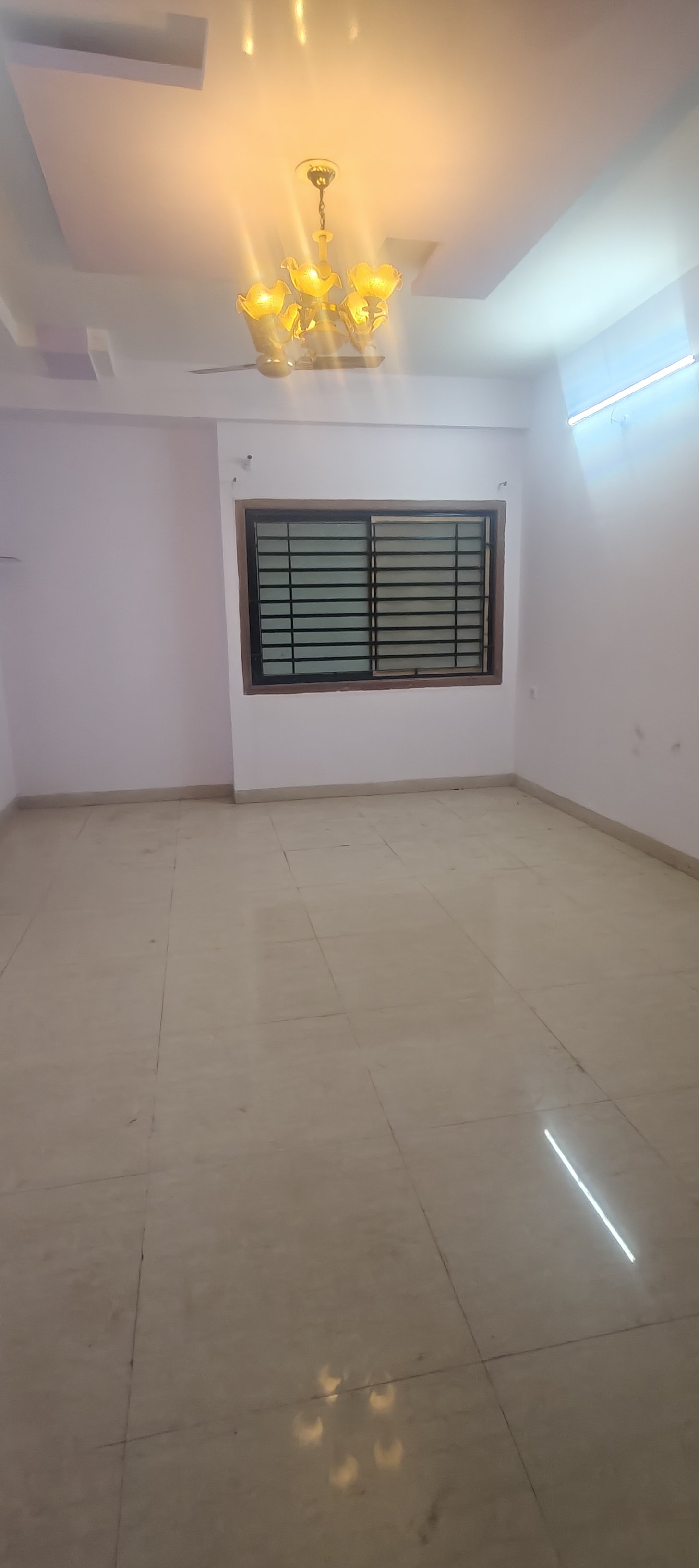 Spacious 2BHK Unfurnished Flat for Rent — photo 1