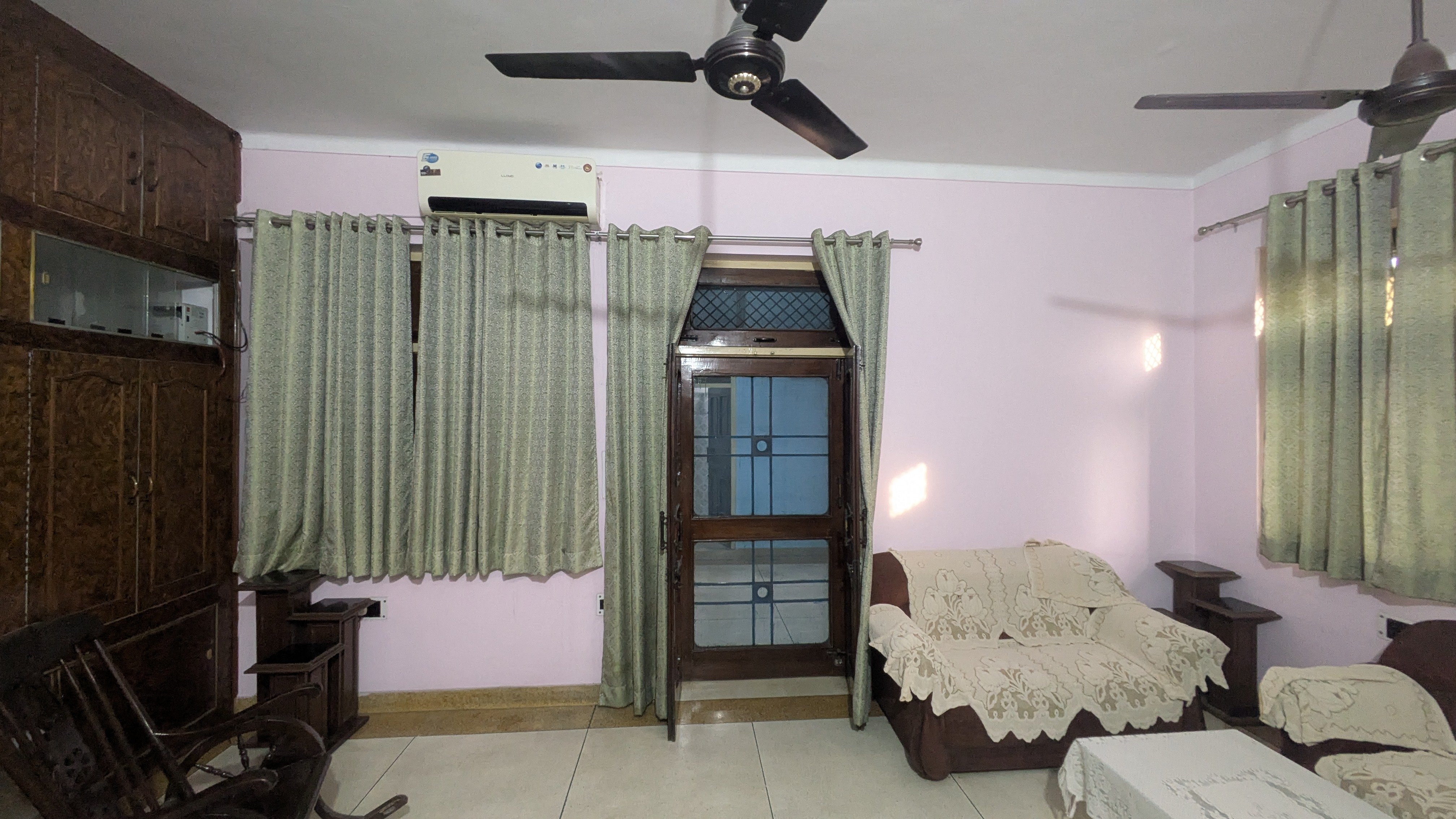 Charming 1BHK Semi-Furnished Room for Rent — photo 1