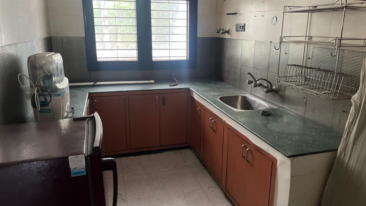 Spacious 2BHK Furnished Flat for Rent in Bestech Park View Palam Vihar, Gurgaon — photo 1