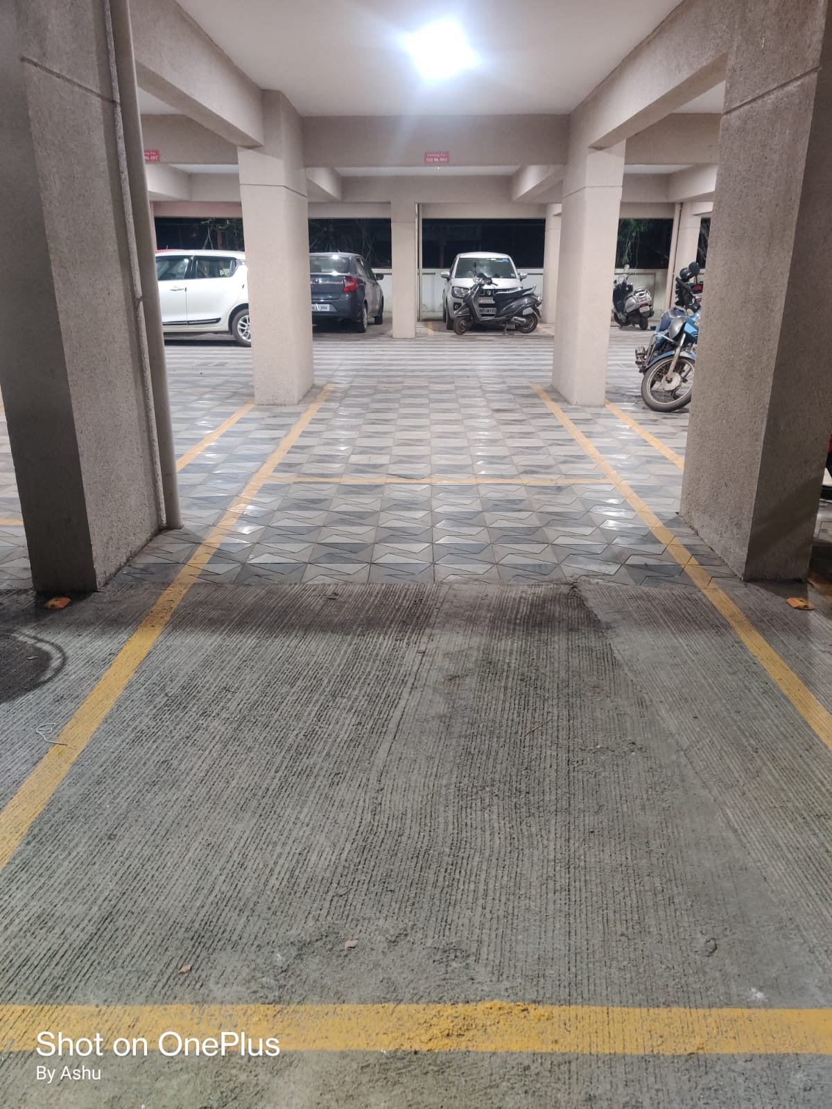 2BHK Semi-furnished Flat for rent in Location set — photo 1