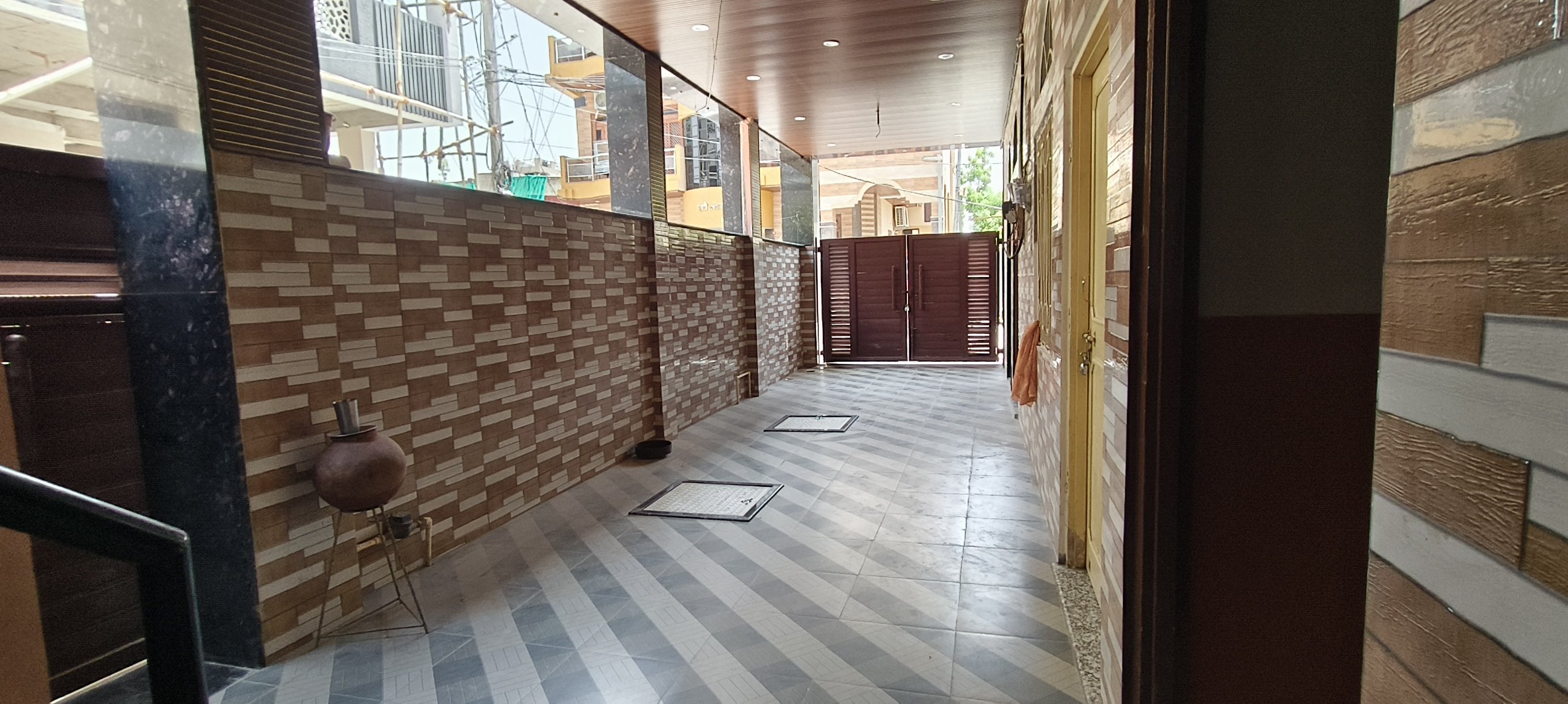 2 BHK/1BHK/1RK/Single Room with seperate & common washroom.