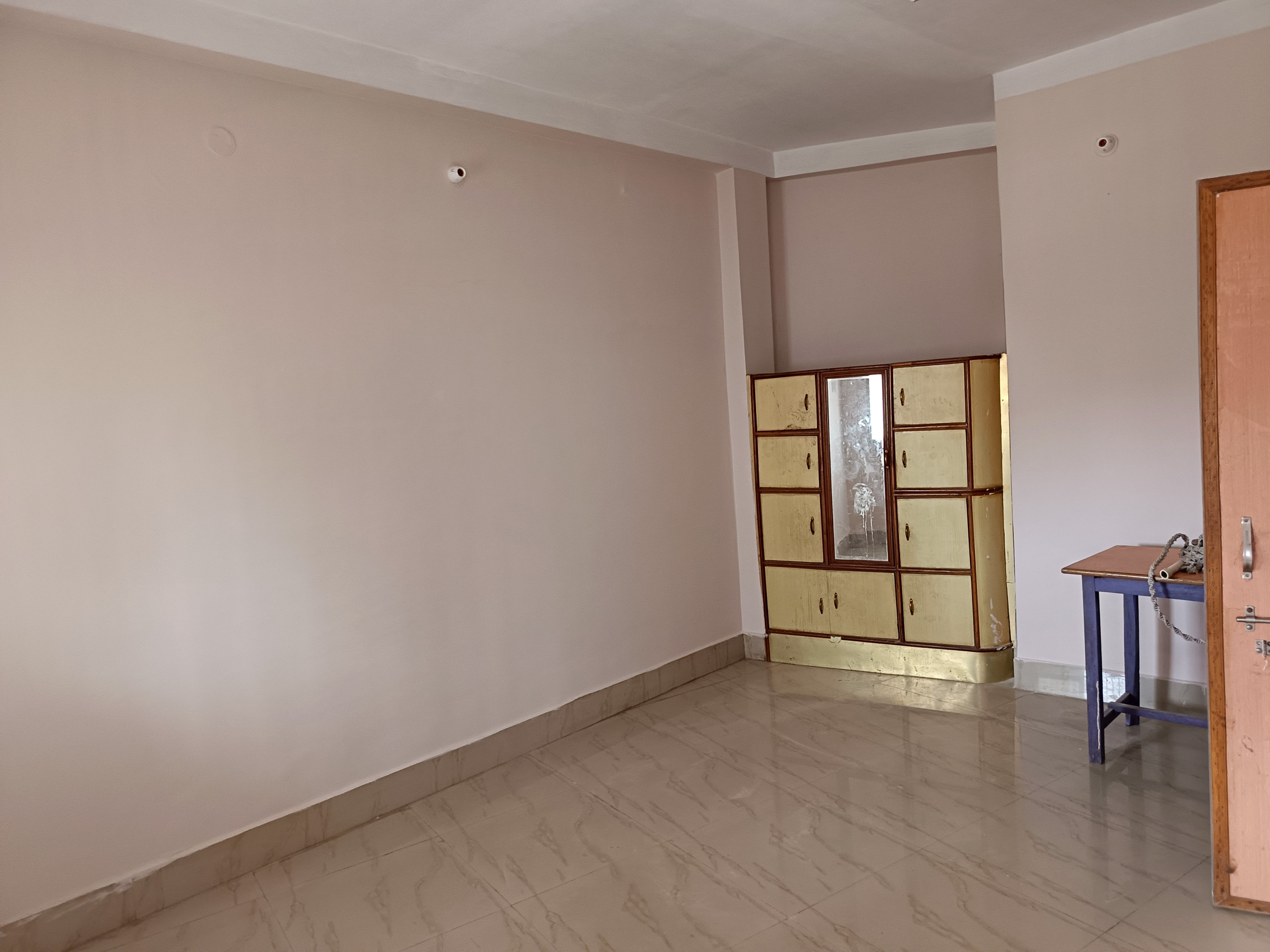 1BHK Unfurnished Room for rent in Location set — photo 1