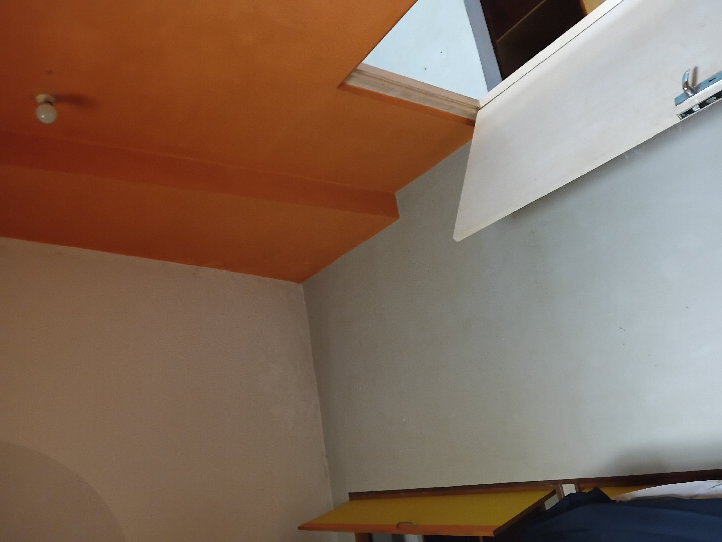 Spacious 2 BHK Flat with AC and Parking — photo 1