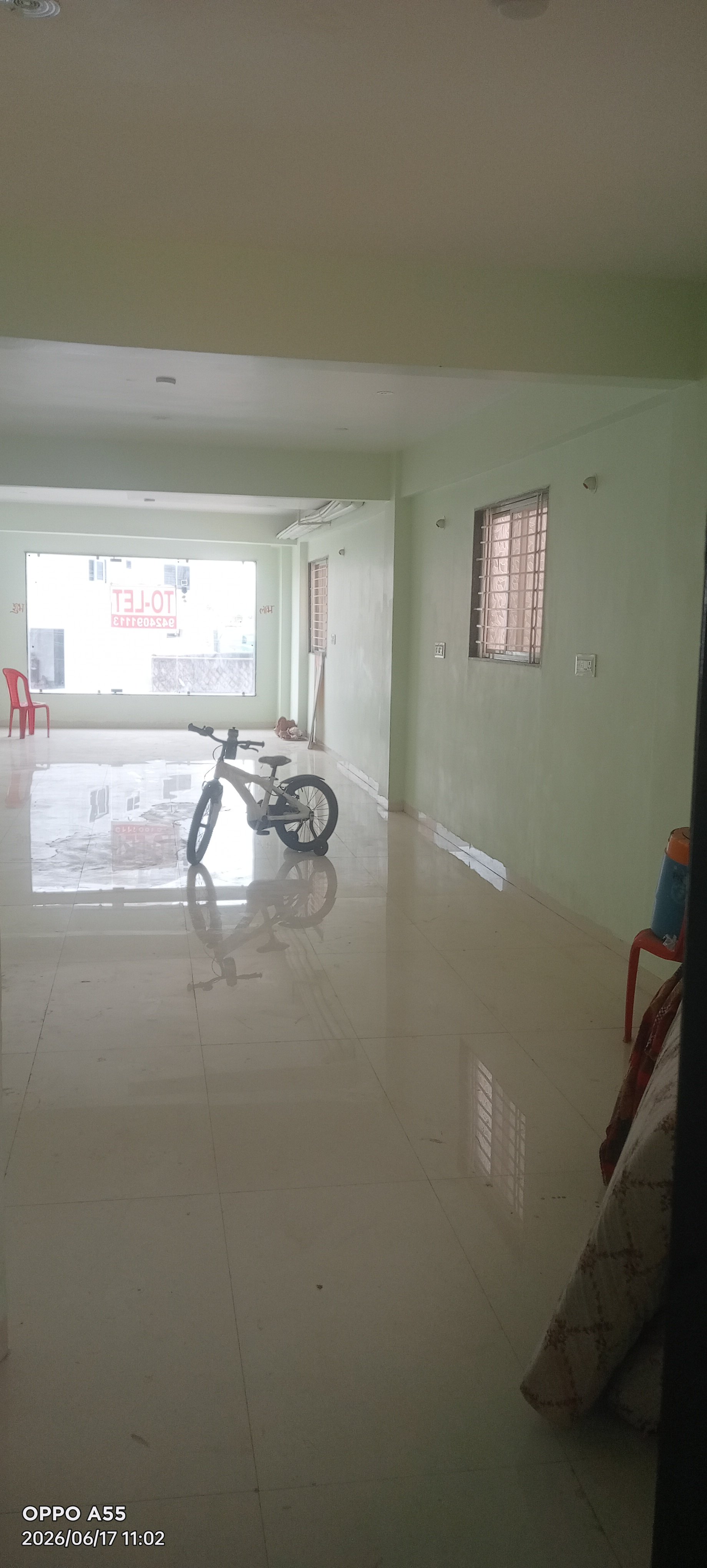 15*60=900 sq hall bank office k lia uplabdh hai rent k lia — photo 1