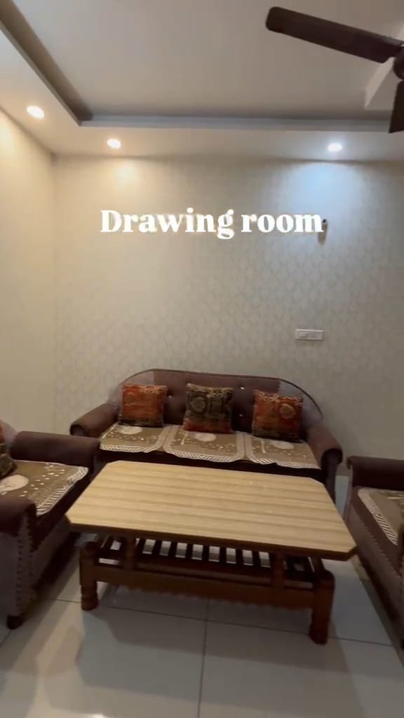 Luxurious 3BHK Fully Furnished Apartment in Gated Society — photo 1