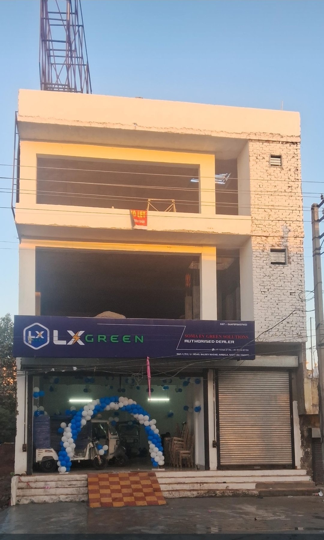 Spacious Showroom Available Near Key Landmarks — photo 1